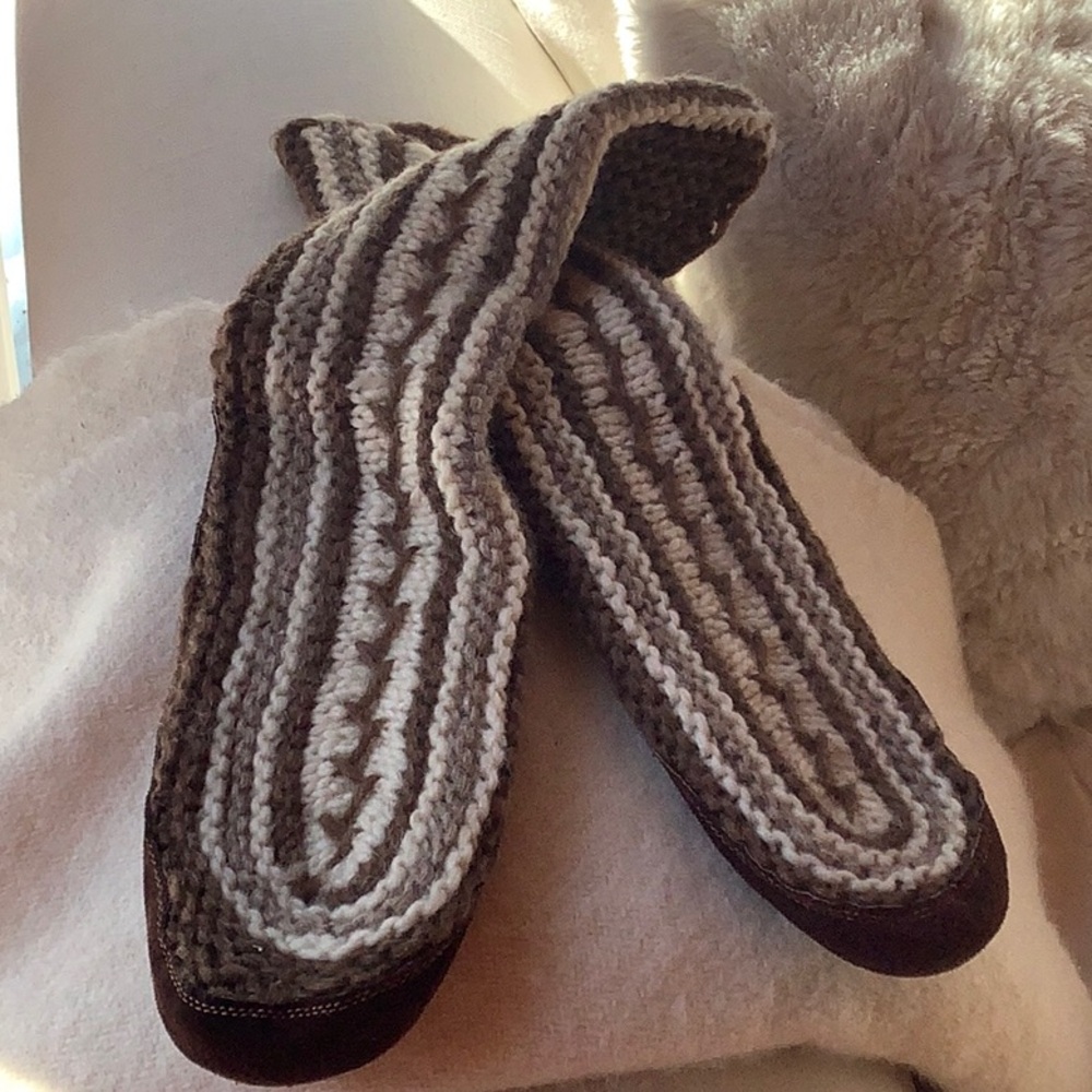 VINTAGE HILDA OF ICELAND WOOL SLIPPER SOCKS M EUC
